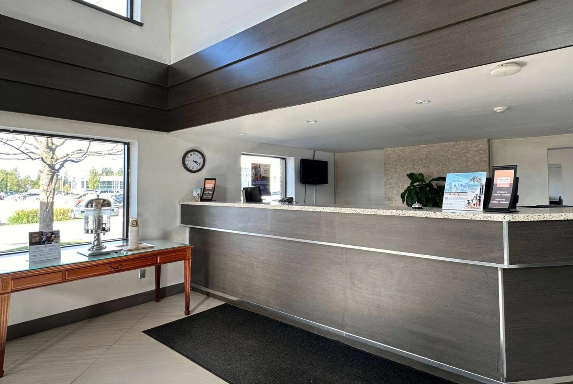 Travelodge By Wyndham Уэлленд Экстерьер фото